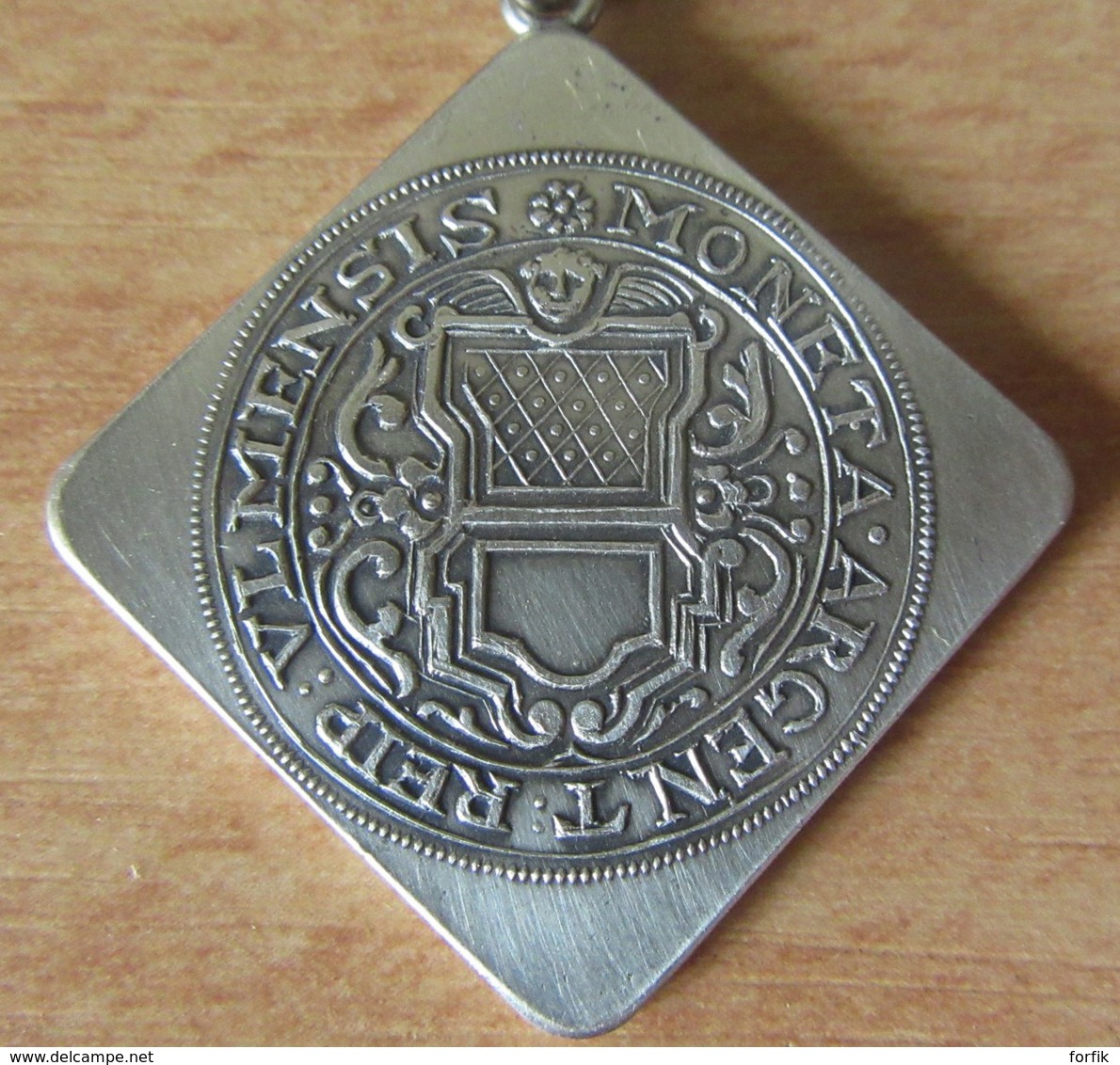 Pendentif En Argent 835 Représentant Une Monnaie De 1 Gulden Ulm 1704 Sur Chaîne En Argent Massif (925) - Anhänger