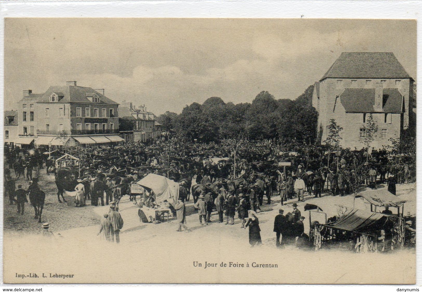 50  CARENTAN    Un Jour De Foire à......... - Carentan