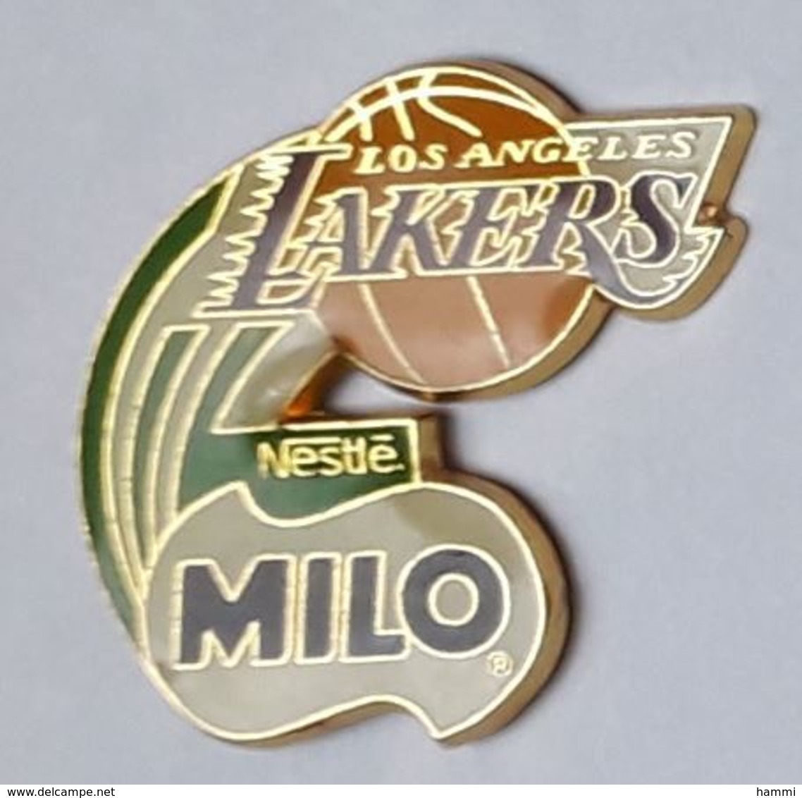 A223 Pin's USA BASKET LAKERS MILO NESTLE LOS ANGELES Version 2 Achat Immédiat - Basketball