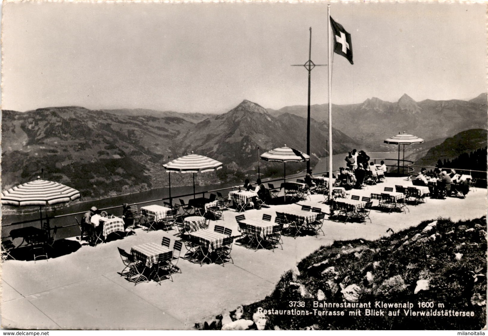 Bahnrestaurant Klewenalp - Restaurations-Terrasse Mit Blick Auf Vierwaldstättersee (3738) * 18. 6. 1951 - Autres & Non Classés