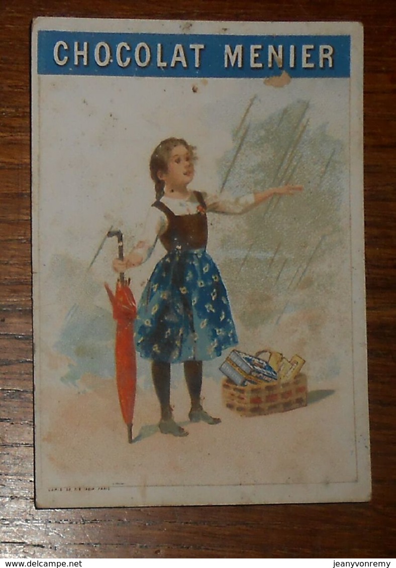 Chromo XIXe. Une Petite Fille Avec Un Parapluie Fermé Et Un Panier. Il Pleut. - Menier