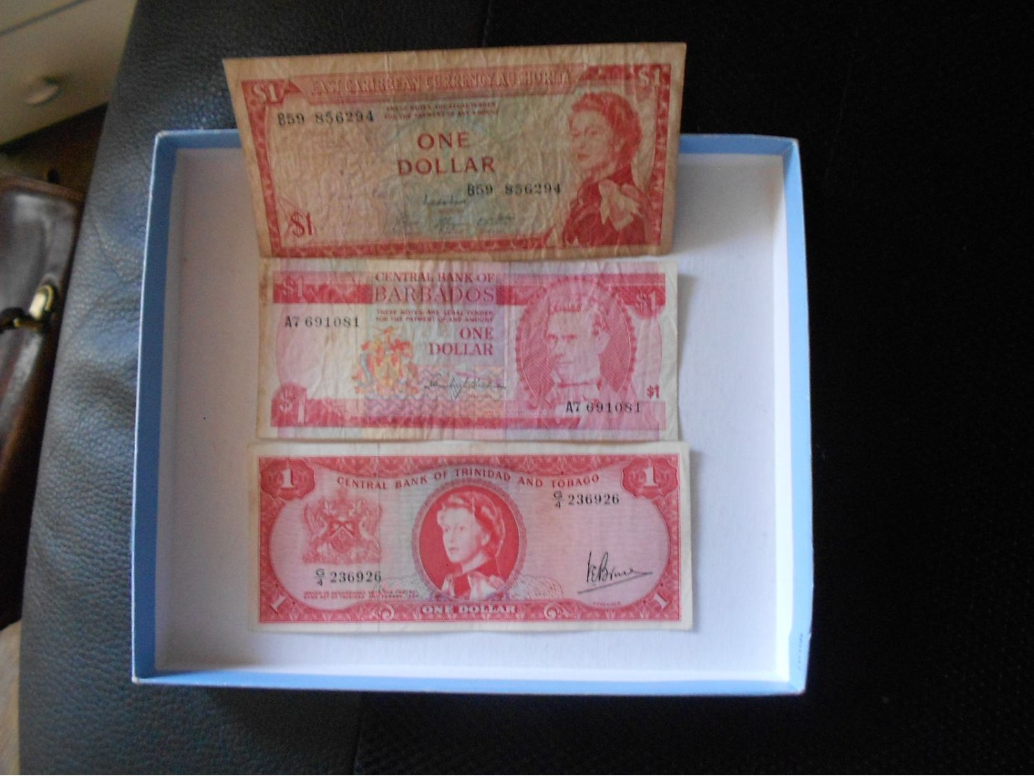 TRINIDAD  1964  -  BARBADOS    1973   - CARIBBEAN  1965   -  3  ONE  DOLLAR    BILLETS  LOT  -  RARE - Trindad & Tobago