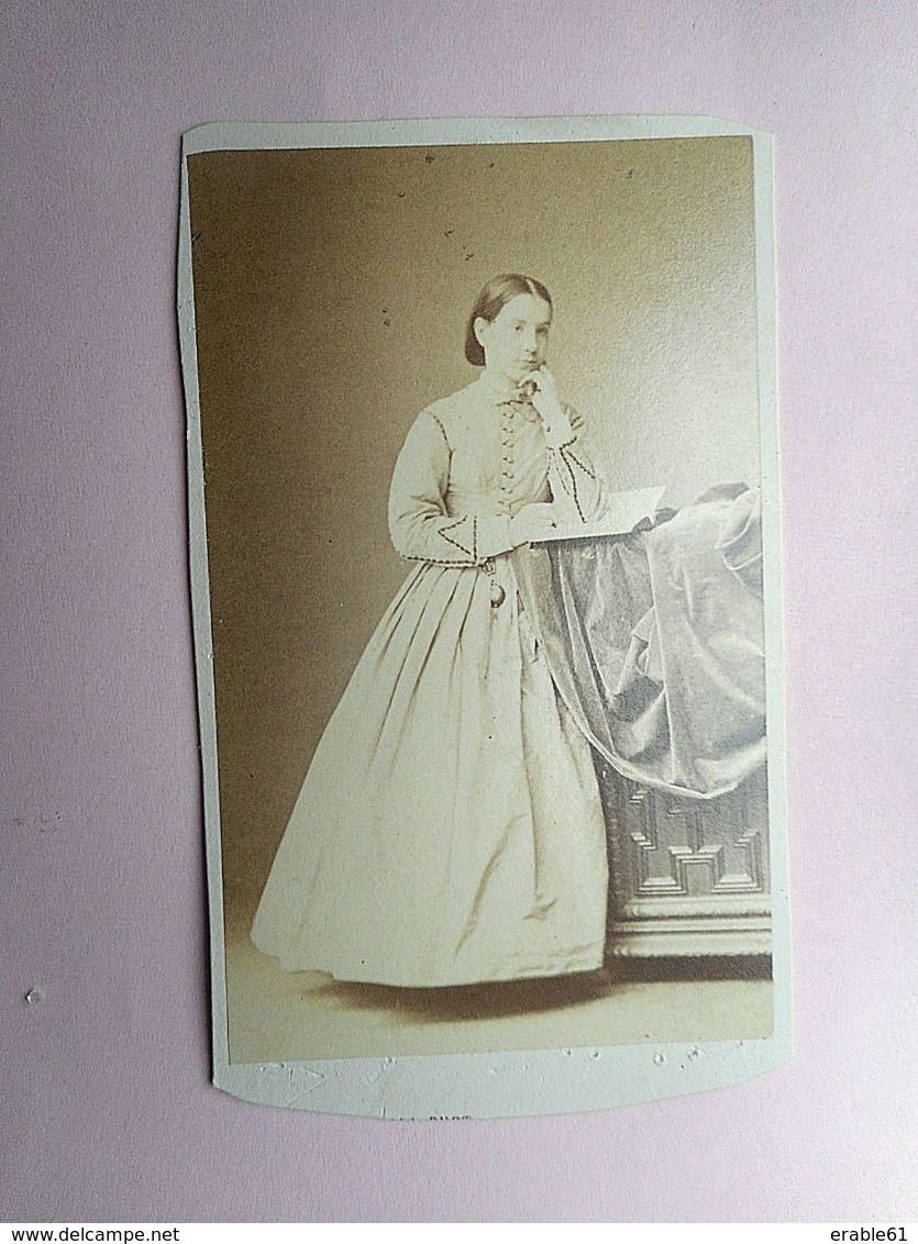 PHOTO CDV 19 Eme JEUNE FILLE ELEGANTE ROBE  MODE  Cabinet BAYARD BERTALL  A PARIS - Old (before 1900)