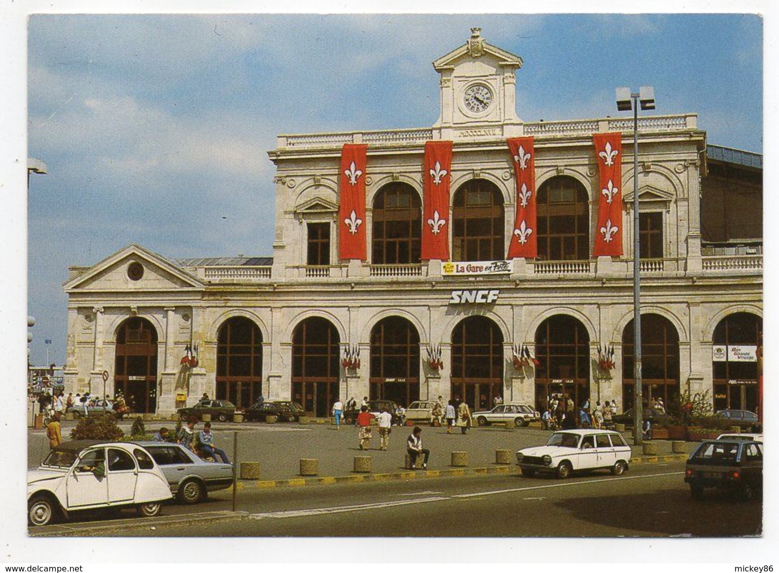 LILLE  -1987---La Gare   (belles Voitures Dont Citroen 2CV , Peugeot 304   ....).....à Saisir - Lille