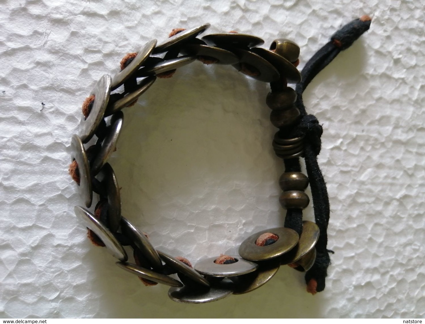 Vintage Bracelet Of Two -Tone Metal Wheels And Leather - Pulseras