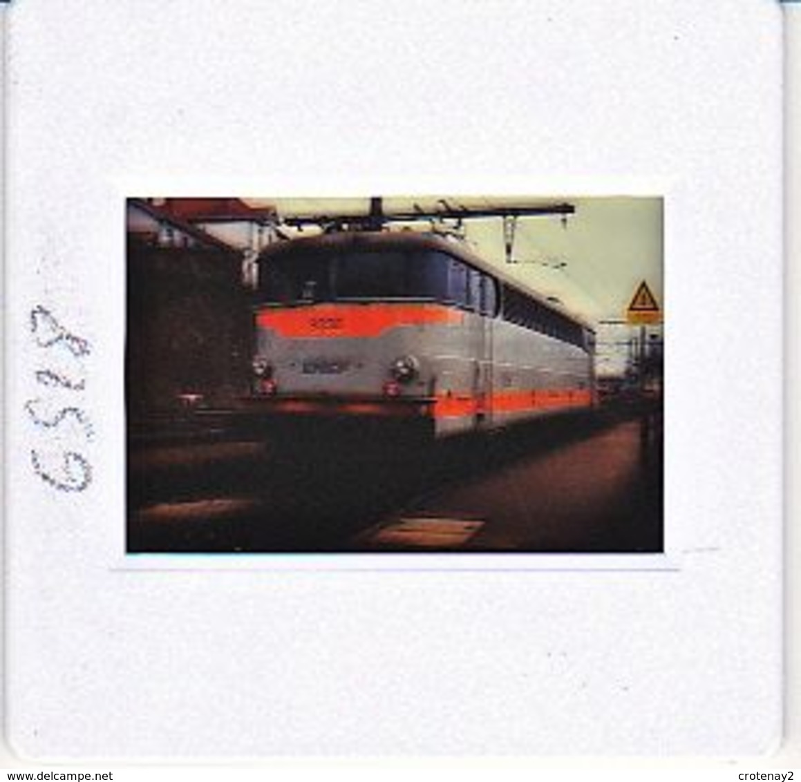 Photo Diapo Diapositive Slide Train Wagon Locomotive Electrique SNCF BB 9338 à Limoges Le 14 Février 1992 VOIR ZOOM - Diapositivas