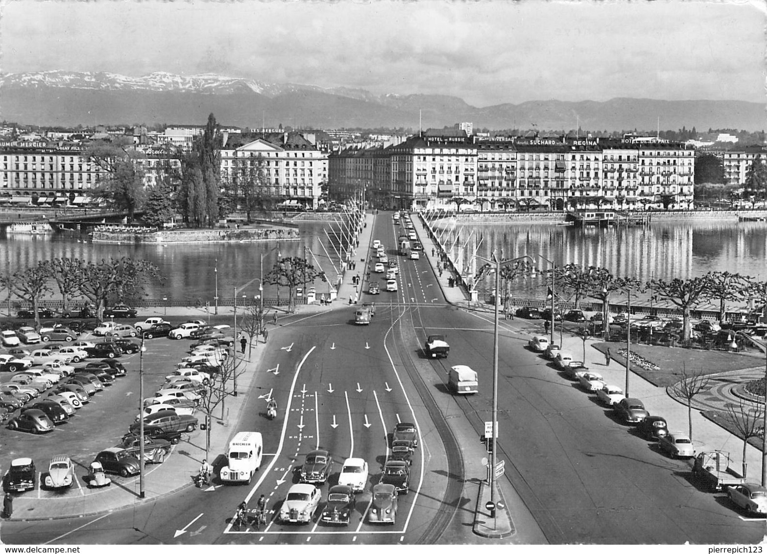 Genève - Le Pont Du Mont Blanc - Les Hôtels De La Rive Droite Et Le Jura - Genève