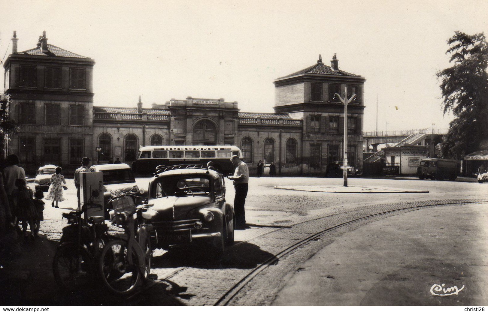 DPT 95 ARNOUVILLE LES GONESSE La Place De La Gare - Arnouville Les Gonesses