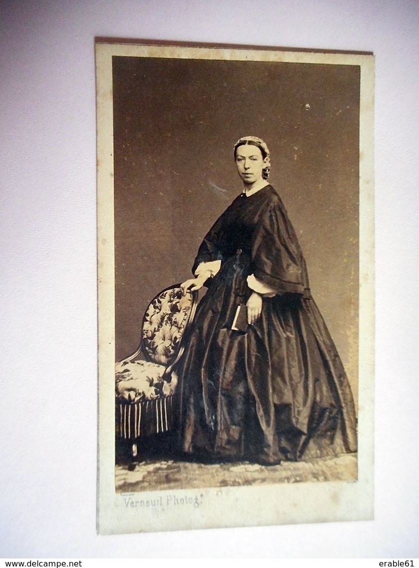 PHOTO CDV 19 Eme FEMME ELEGANTE ROBE MODE   Cabinet VERNEUIL A BOULOGNE SUR MER - Old (before 1900)