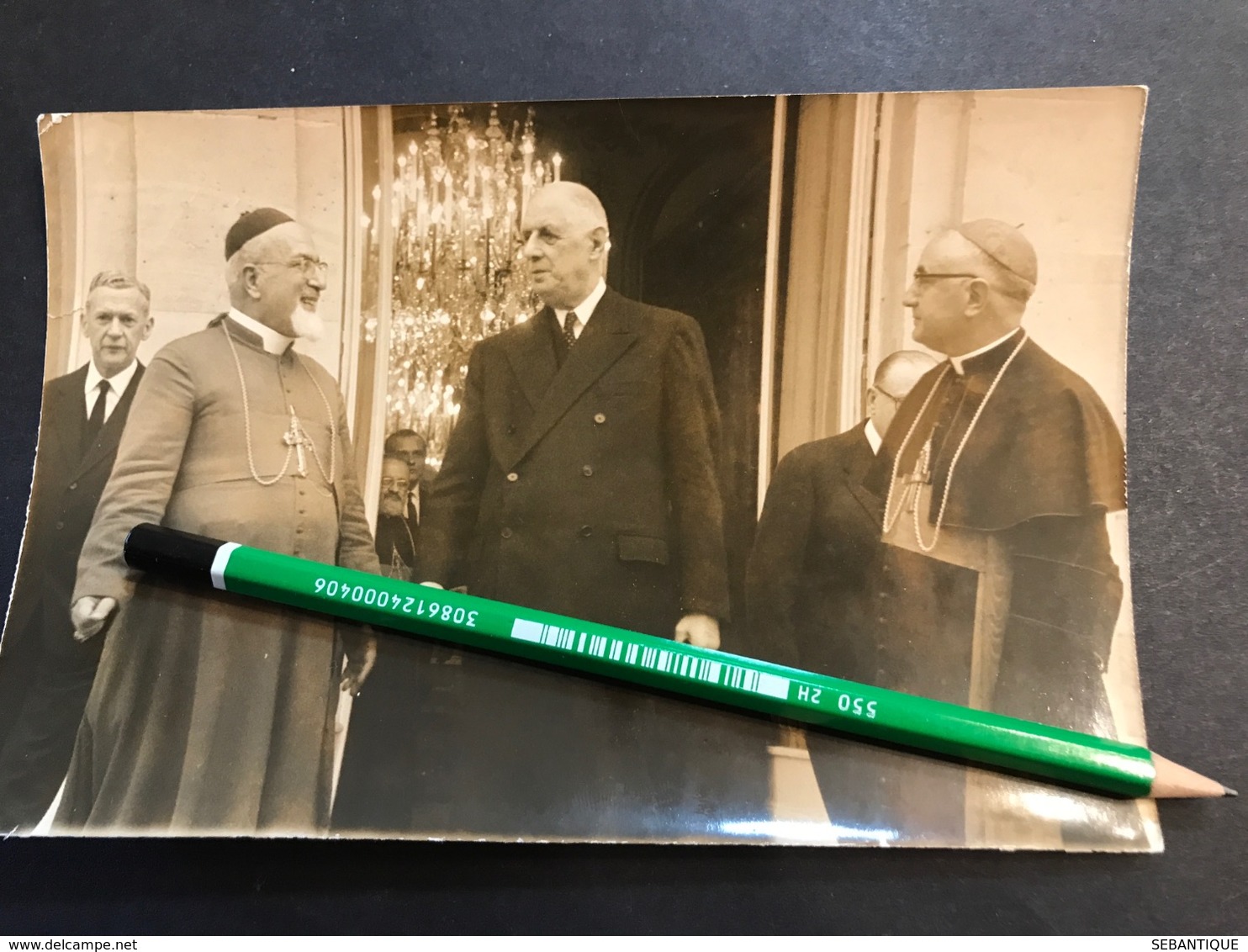 Photo De Presse 18x13 Général De Gaulle Avec Le Patriarche Maronite MGR Meouchi 1960 - Personalità