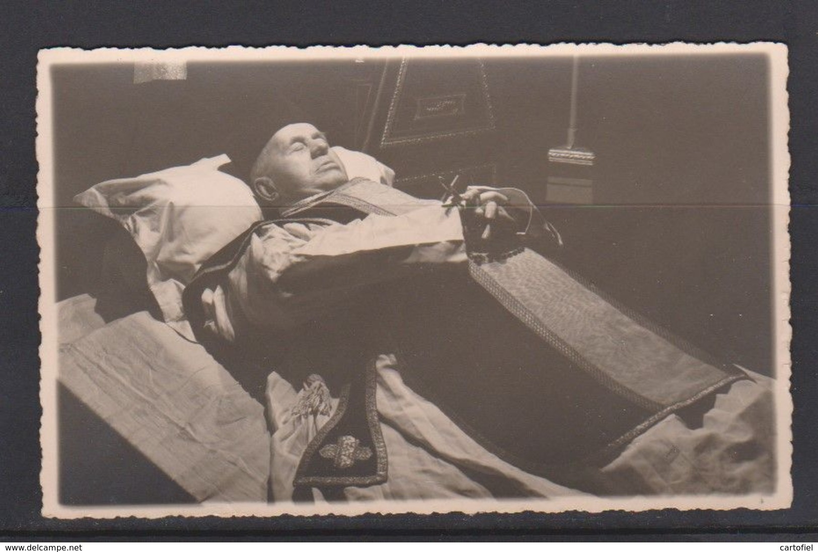 PHOTO-RELIGION-PRIEST-CARDINAL-PRETRE-HOMME-BELGIQUE-MORT-RIGOR MORTIS-POST MORTEM-DEAD-VOYEZ 2 SCANS! - Personnes Anonymes