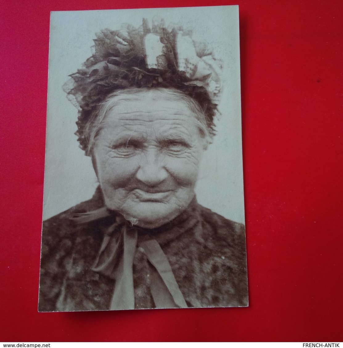 CARTE PHOTO FEMME AVEC CHAPEAU FOLKLORIQUE - Personnages