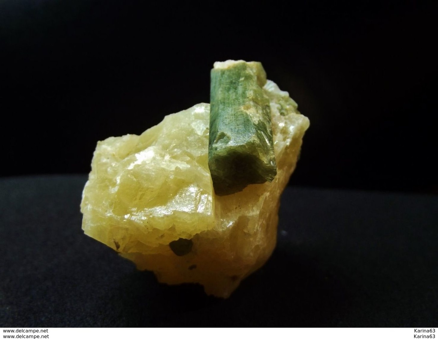 Apatite In  Yellow Calcite Matrix (2.5 X 3 X 2.5 Cm)  - Yates Mine, Otter Lake, Quebec - Minerals