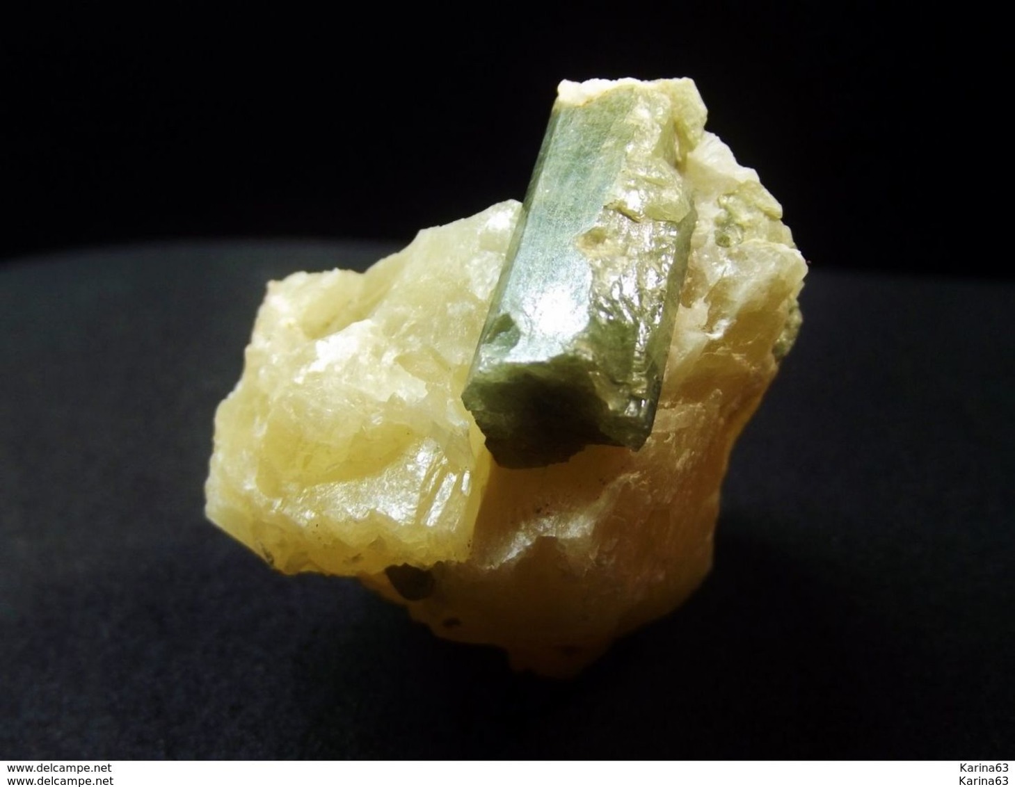 Apatite In  Yellow Calcite Matrix (2.5 X 3 X 2.5 Cm)  - Yates Mine, Otter Lake, Quebec - Minerals