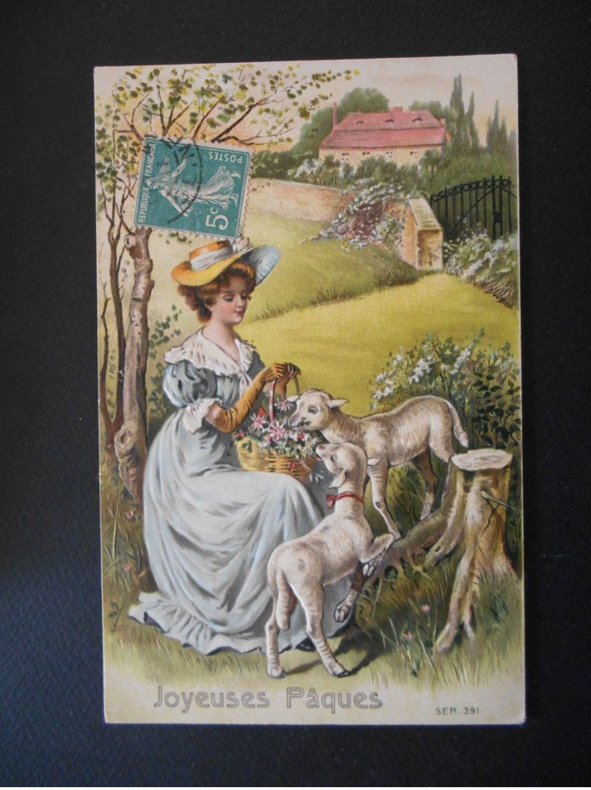Femme élégante Assise Avec Des Moutons Qui Mangent Les Fleurs De Son Panier - Gaufrée - Série 391 - Femmes
