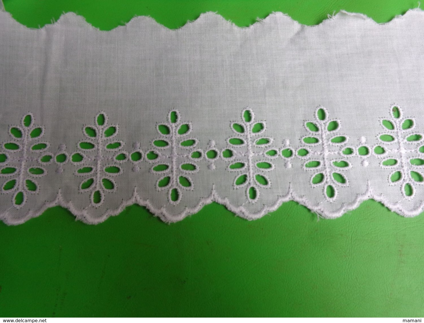 11 M De Broderie Anglaise Sur 7,5 Cm De Large -environ- Mécanique - Apparemment N\'a Jamais été Monté - Laces & Cloth