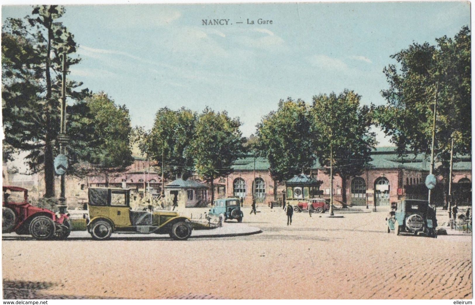 NANCY (54) LA GARE. AUTOMOBILES ANCIENNES. CARTE COLORISEE. - Nancy