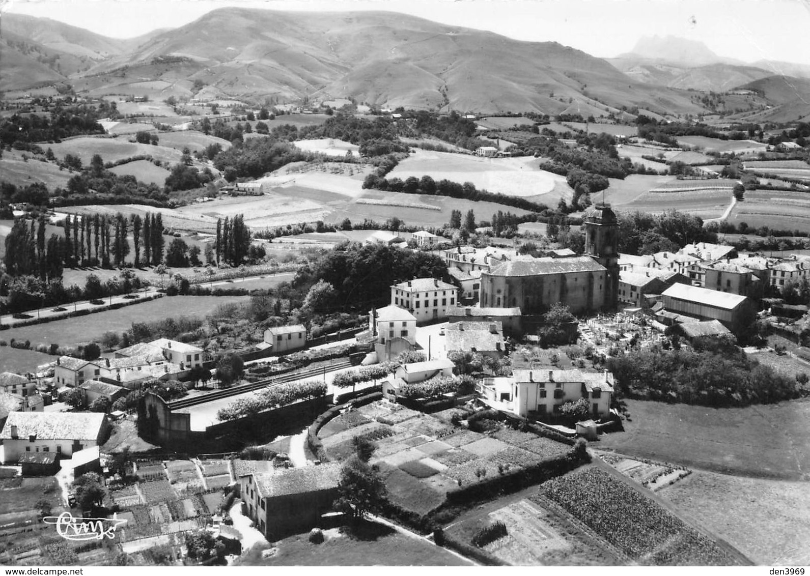 URRUGNE - Vue Générale Aérienne - A Droite Les Trois Couronnes - Urrugne