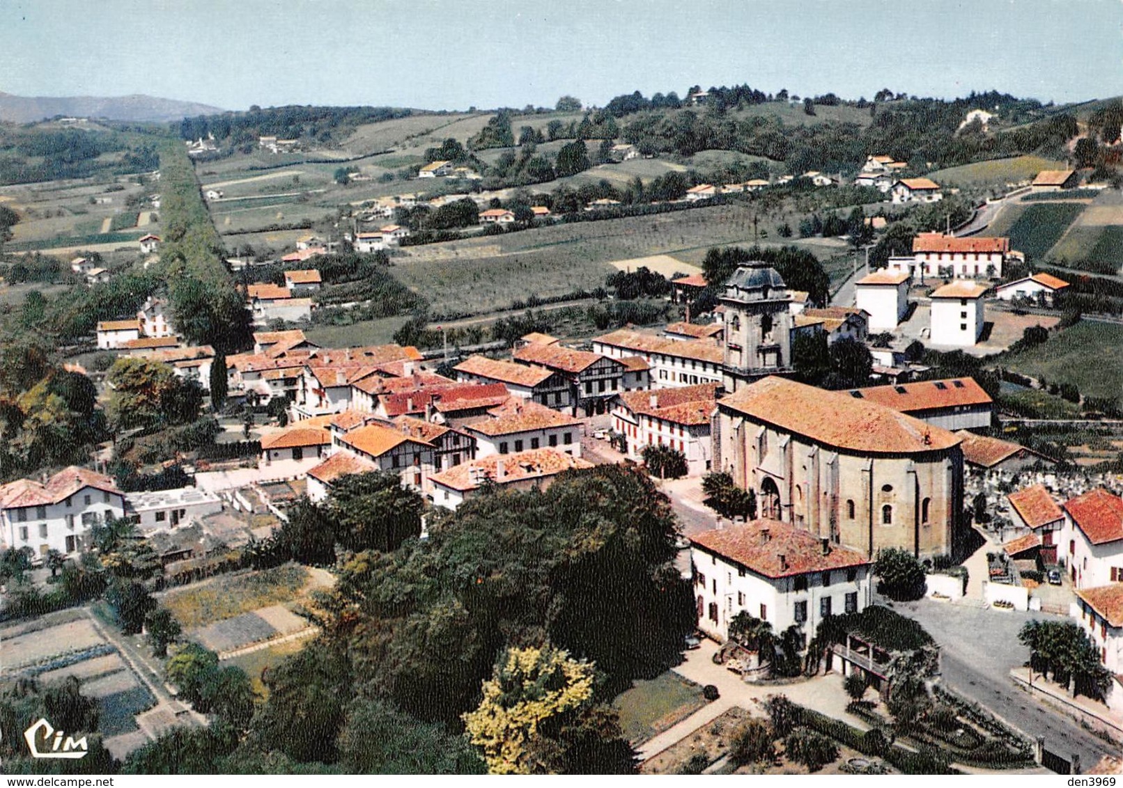 URRUGNE - Vue Générale Aérienne Et L'Eglise Du XVe Siècle - Urrugne