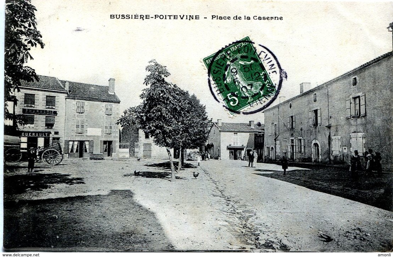 87. HAUTE-VIENNE - BUSSIERE-POITEVINE. Place De La Caserne (Gendarmerie Et Pharmacie Guérault). - Bussiere Poitevine