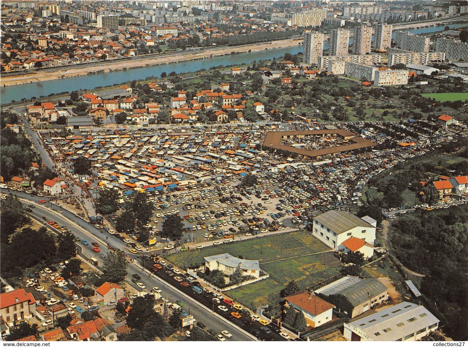 69-VAUX-EN-VELIN- VUE AERIENNE DU SUPER MARCHE AUX PUCES - Vaux-en-Velin