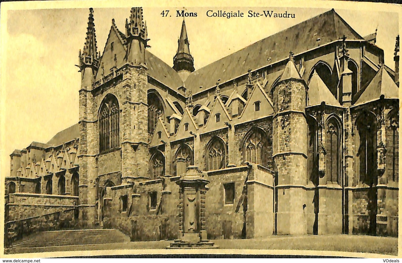 028 193 - CPA - Belgique - Mons - Collégiale Ste-Waudru - Mons