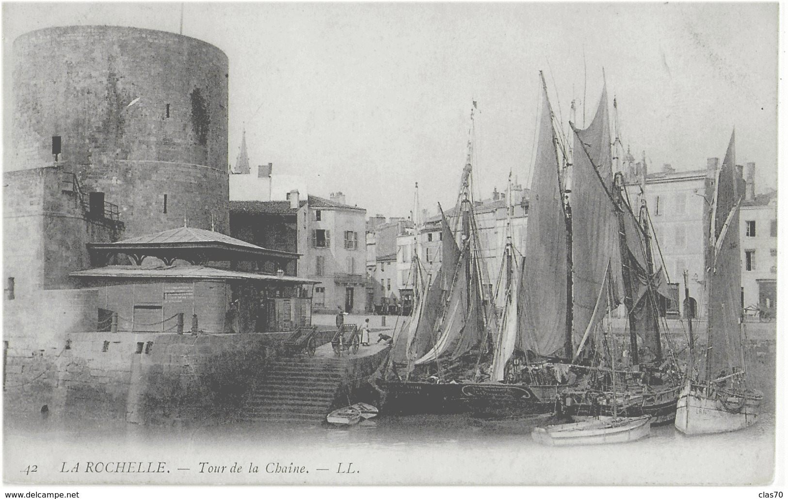 LA ROCHELLE - TOUR DE LA CHAINE - CARTE PRECURSEUR AVEC SUPERBE ANIMATION MARINE - DEBUT 1900 - La Rochelle