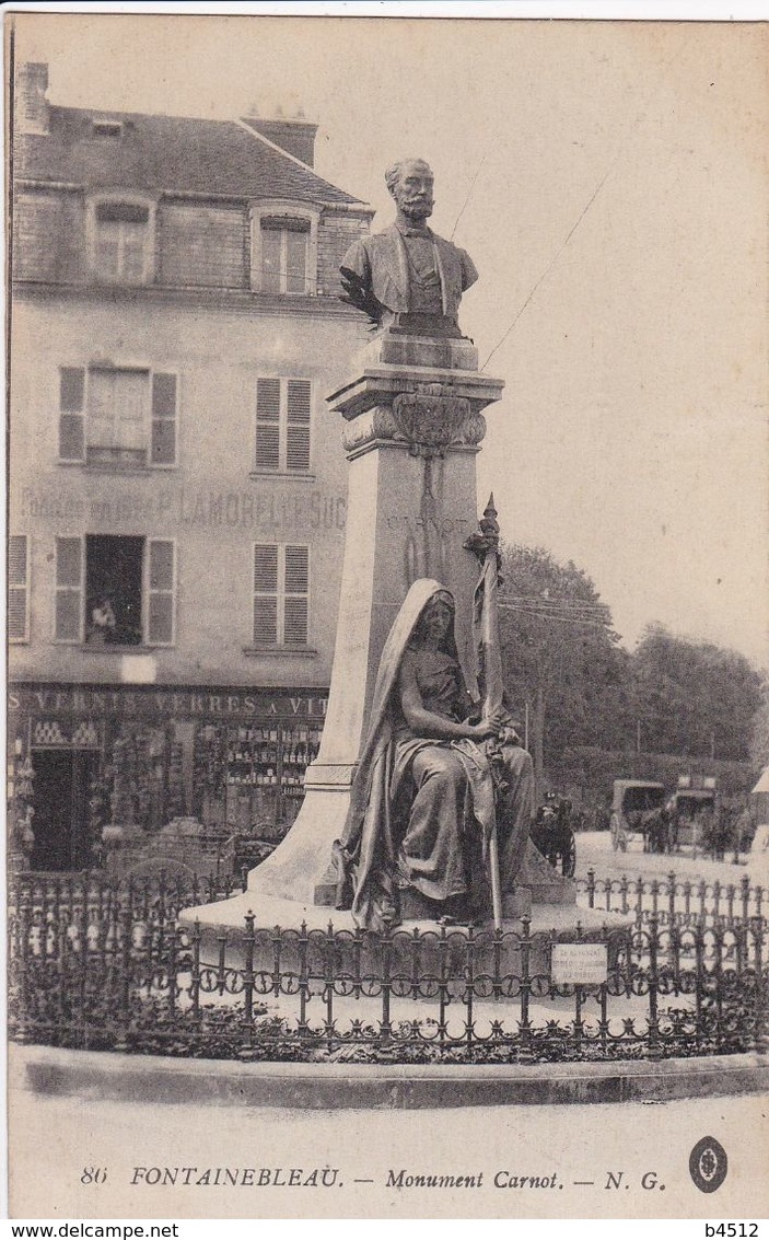 77 FONTAINEBLEAU  Monument Carnot ,façade Magasin Lamorelle ,marcophilie Tampon Médecin Chef ,hôpital Militaire  Moret - Fontainebleau