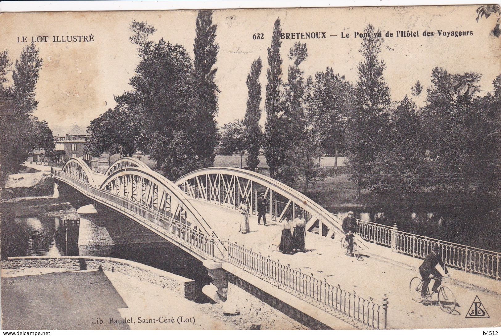 46 BRETENOUX Le Pont Vue De L'Hôtel Des Voyageurs ,cycliste Sur Le Pont - Bretenoux