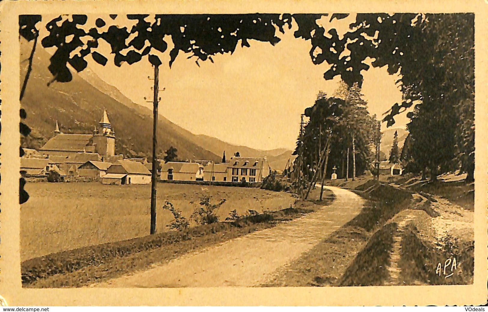 028 265 - CPA - France (65)  Hautes Pyrénées - Campan - Promenade De Layries - Campan