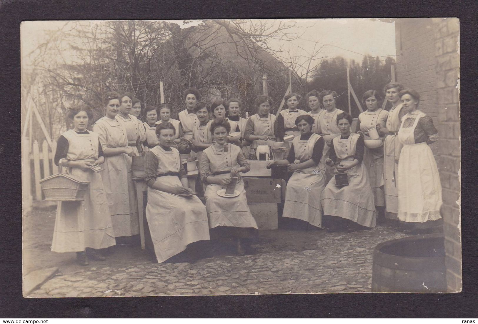 CPA Allemagne Germany Carte Photo Circulé à Identifier Voir Scan Du Dos Métier Moulin à Café - Te Identificeren