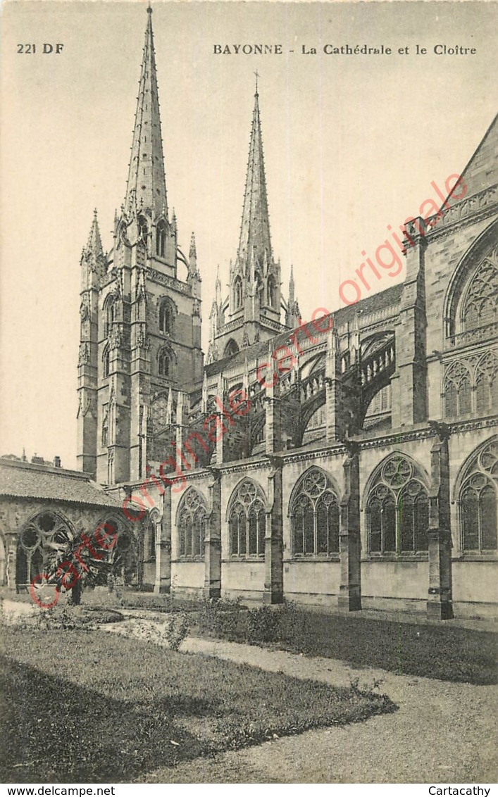 64.  BAYONNE . La Cathédrale Et Le Cloitre . - Bayonne