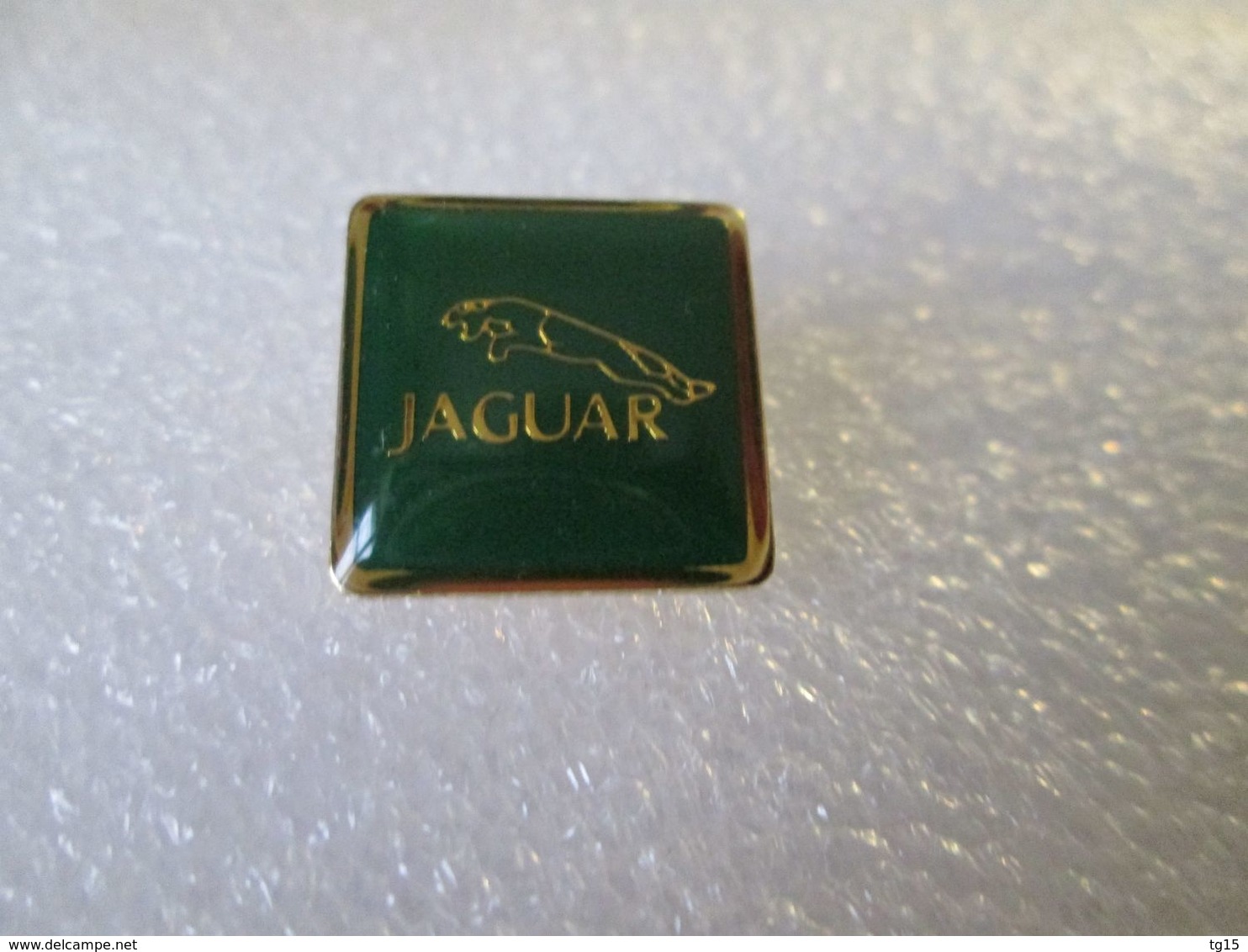 PIN'S    LOGO  JAGUAR   17mm - Jaguar