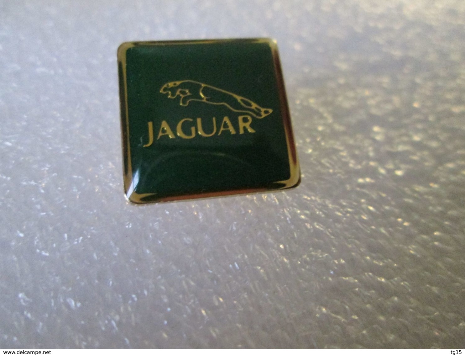 PIN'S    LOGO  JAGUAR   17mm - Jaguar