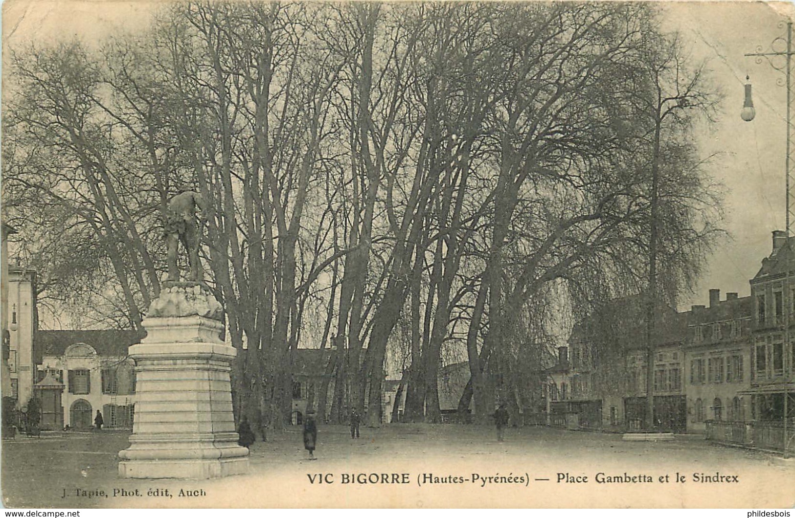 HAUTES PYRENEES  VIC SUR BIGORRE  Place Gambétta Et Le Sindex - Vic Sur Bigorre