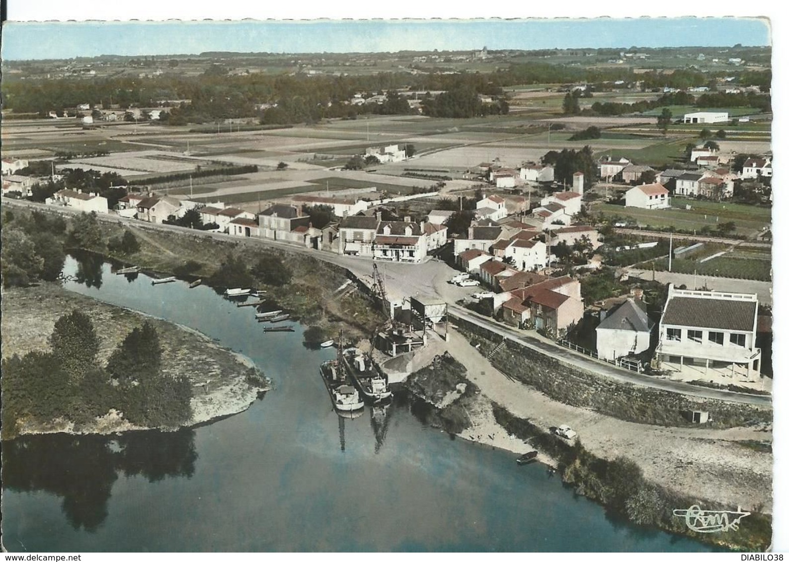 LA CHAPELLE-BASSE-MER   ( LOIRE ATLANTIQUE )  LA PIERRE-PERCÉE . VUE AÉRIENNE - La Chapelle Basse-Mer