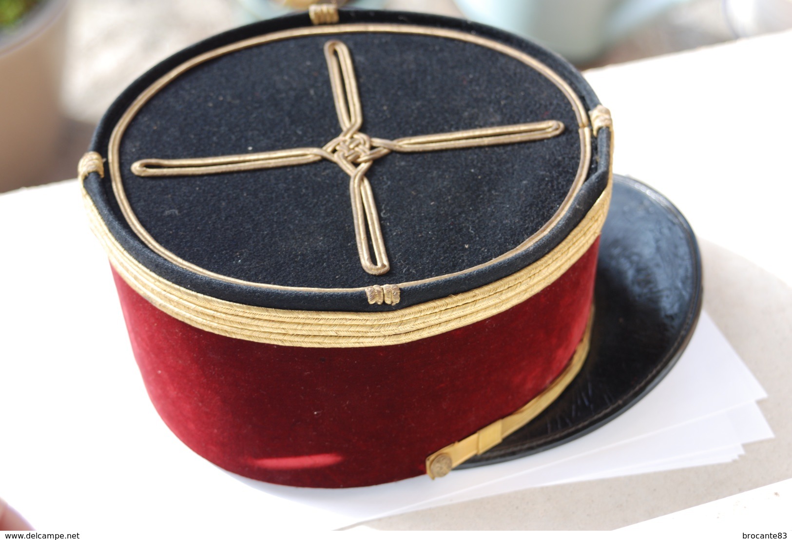 KEPI DE MEDECIN COLONIAL CAPITAINE - Cascos