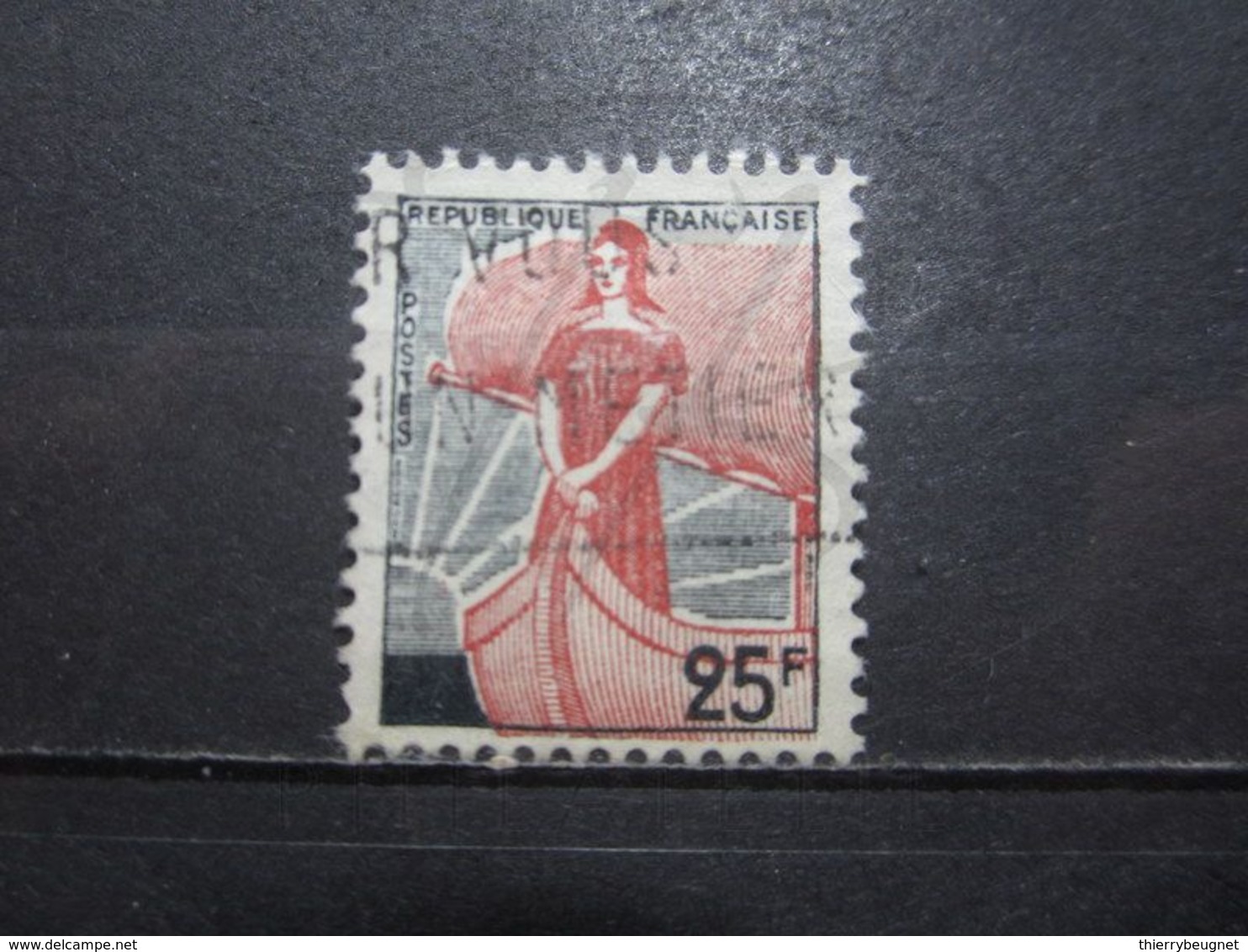 VEND BEAU TIMBRE DE FRANCE N° 1216 , ROUGE DECALE VERS LE BAS !!! - Used Stamps
