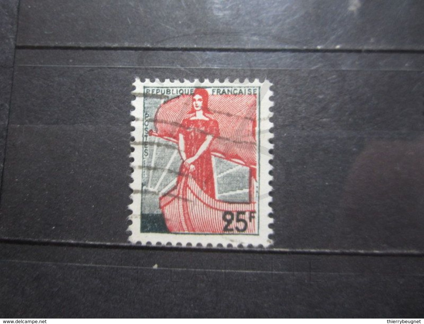 VEND BEAU TIMBRE DE FRANCE N° 1216 , ROUGE DECALE A GAUCHE !!! - Used Stamps
