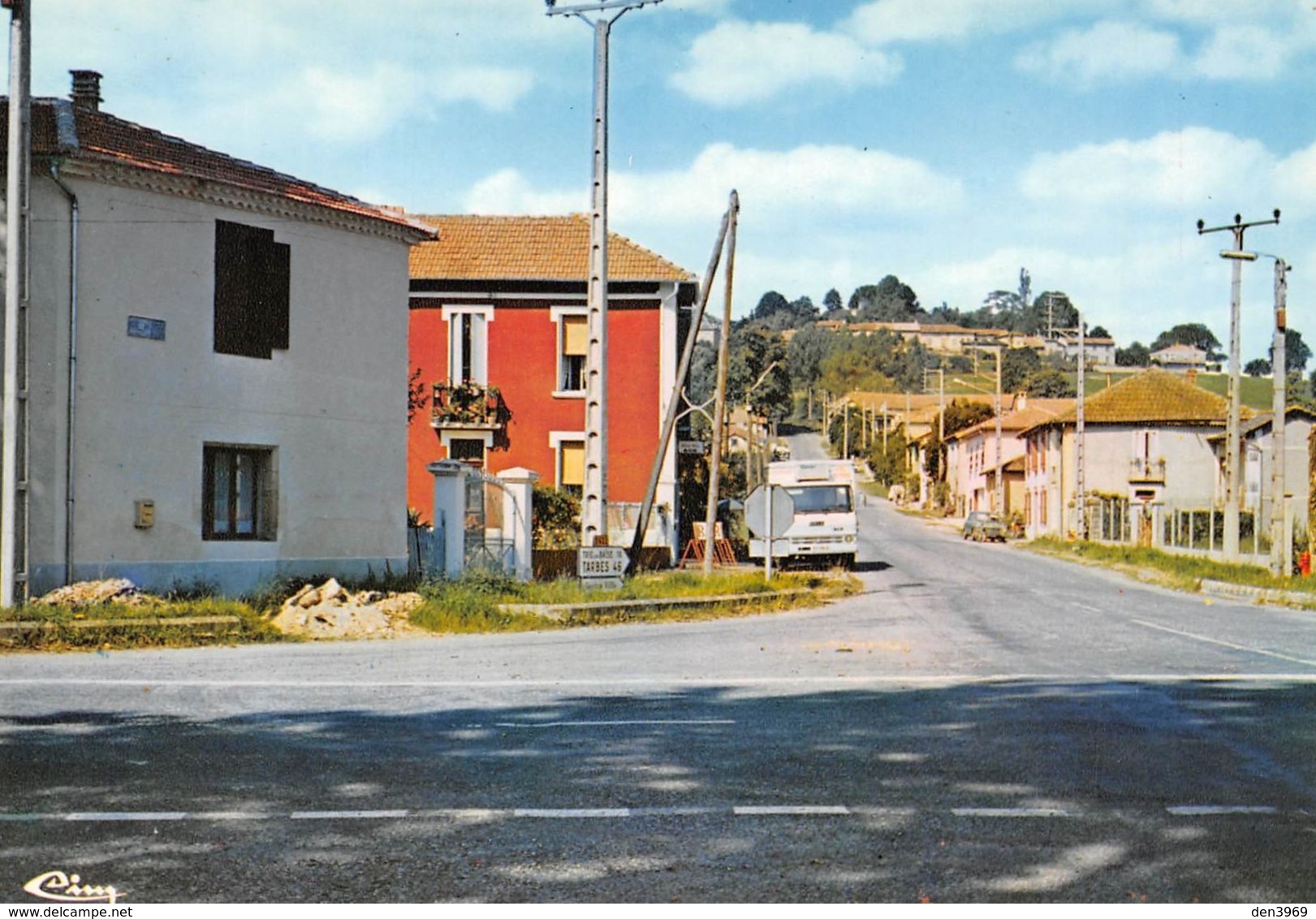 CASTELNAU-MAGNOAC - Quartier De Carolle - Panneau Trie-sur-Baïse, Tarbes - Castelnau Magnoac