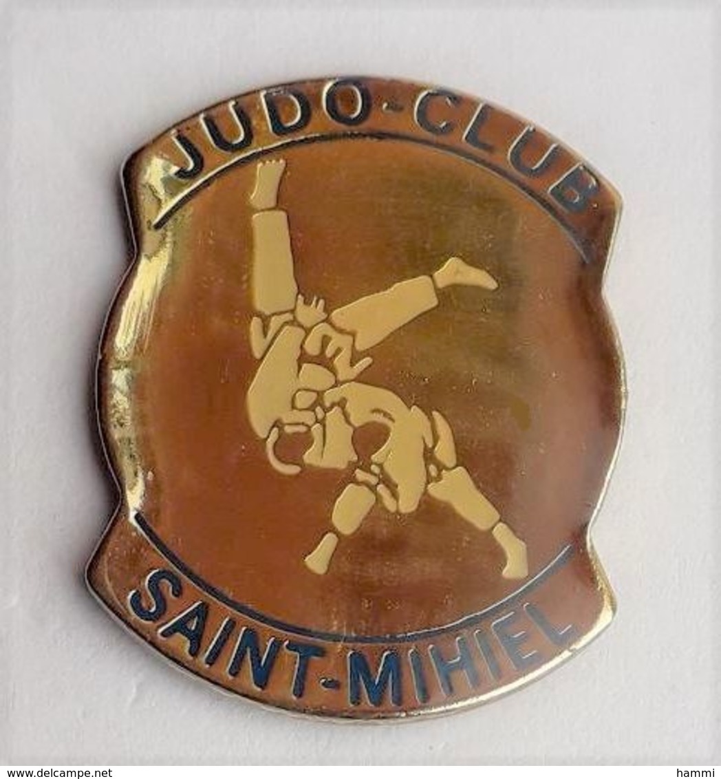 C68 Pin's Judo Club SAINT MIHIEL Meuse Achat Immédiat - Judo