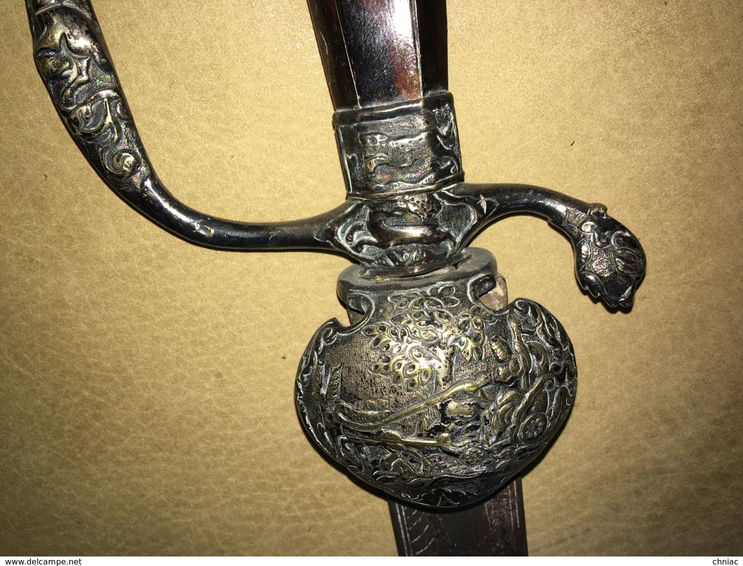 ANCIENNE EPEE DE CHASSE 17è Ou 18è SIECLE LAME GRAVEE ET POIGNEE DECOREE DE MOTIFS CYNEGETIQUES - Armes Blanches