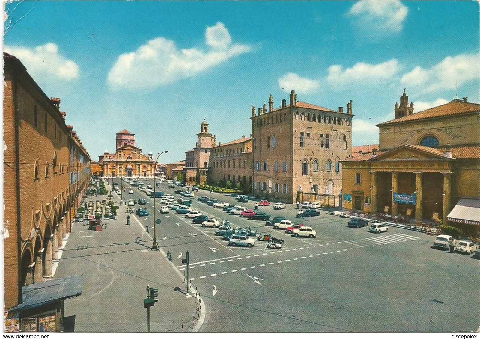 XW 2460 Carpi (Modena) - Piazza Martiri - Auto Cars Voitures / Viaggiata 1981 - Carpi