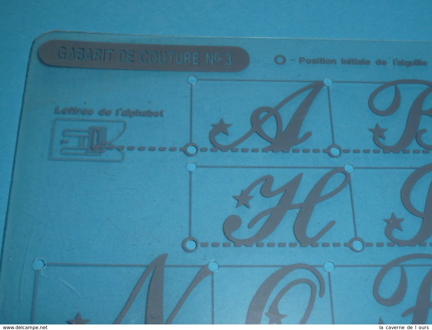 Lot 2 Gabarits De Couture Plastique Abécédaire ABC Broderie Personnages Gabarit - Altri & Non Classificati