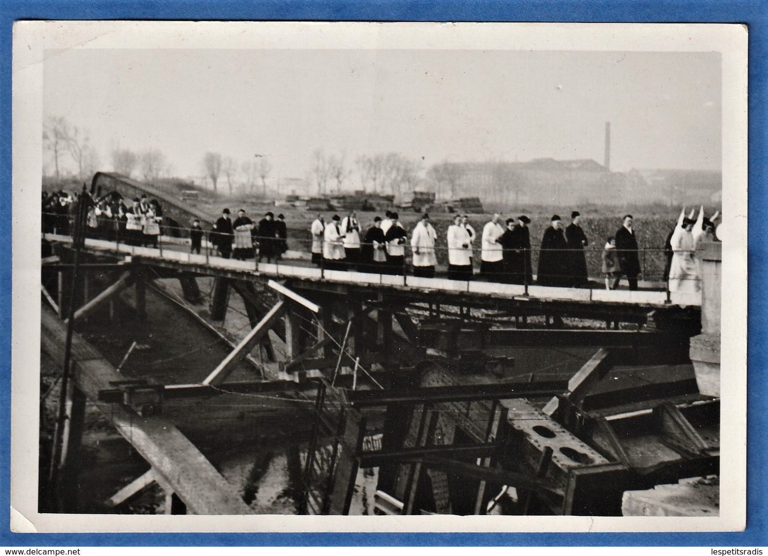 PHOTO 59 DUNKERQUE - Procession Sur Un Pont à Identifier - WWII - Dunkerque