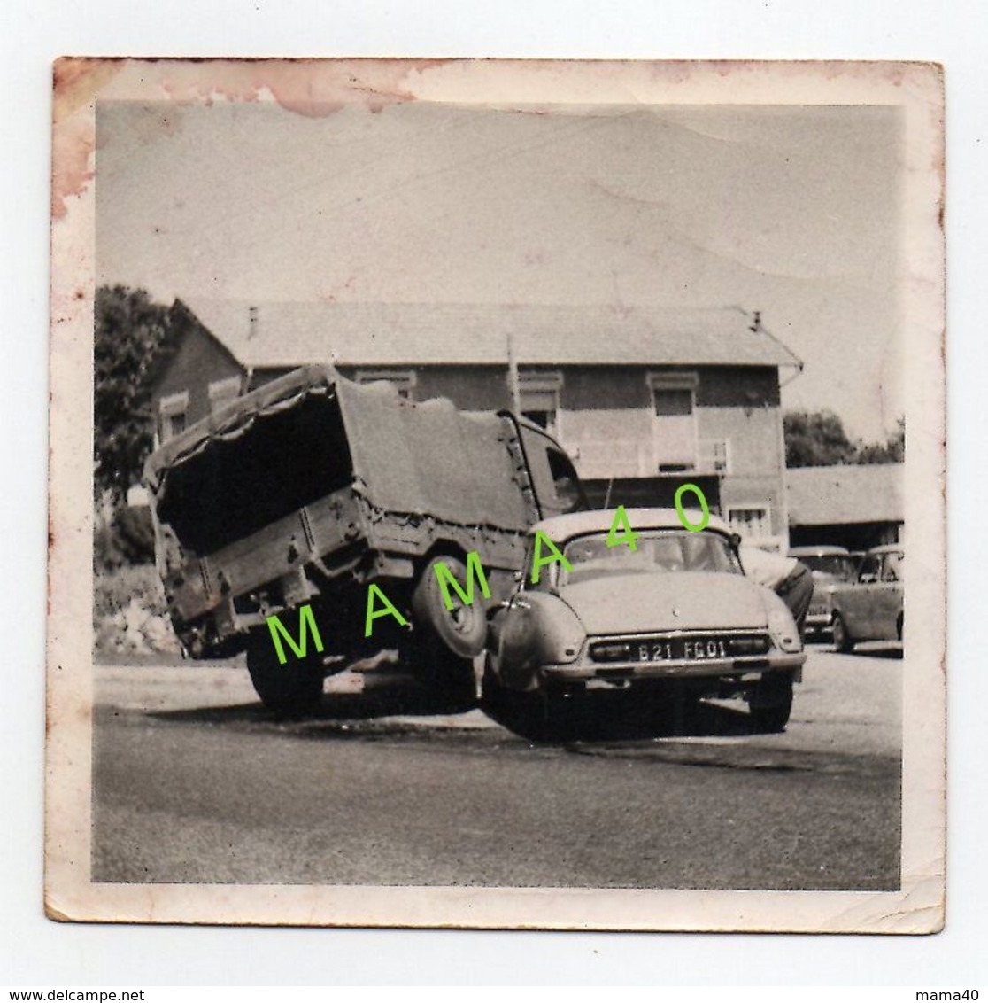 PHOTO - ACCIDENT - CAMION MILITAIRE ET CITROEN DS - Automobile