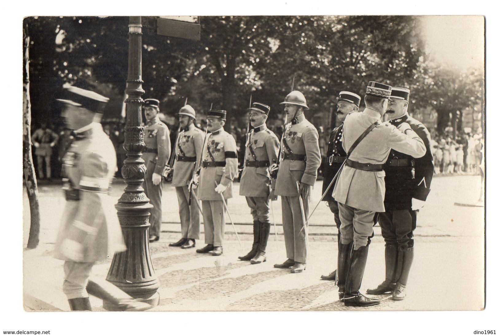 CPA 2954 - MILITARIA - Carte Photo Militaire - Cérémonie Militaire - Remise De Médaille - Personnages