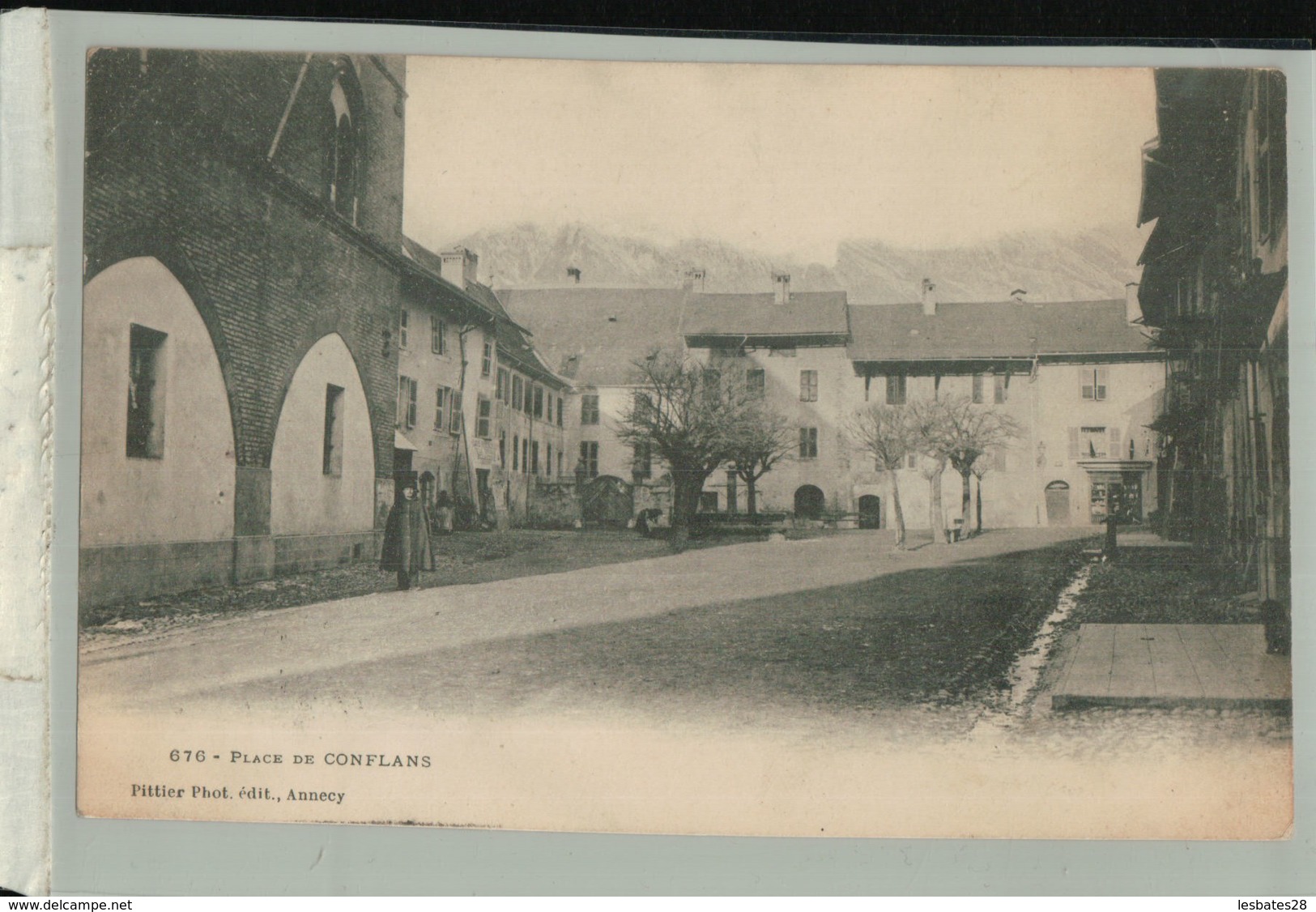 Labertville - Place De Conflans Personnage  Juin 2020 59 - Albertville