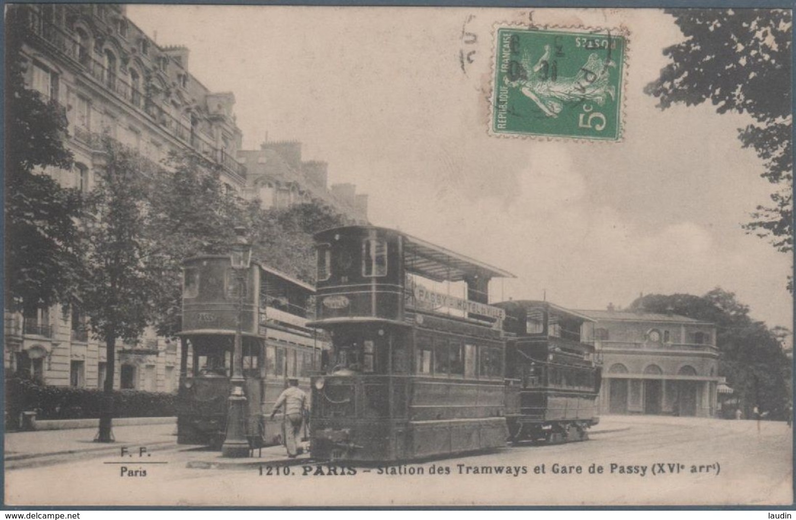 Paris , Station Des Tramways Et Gare De Passy , Animée - Transport Urbain En Surface