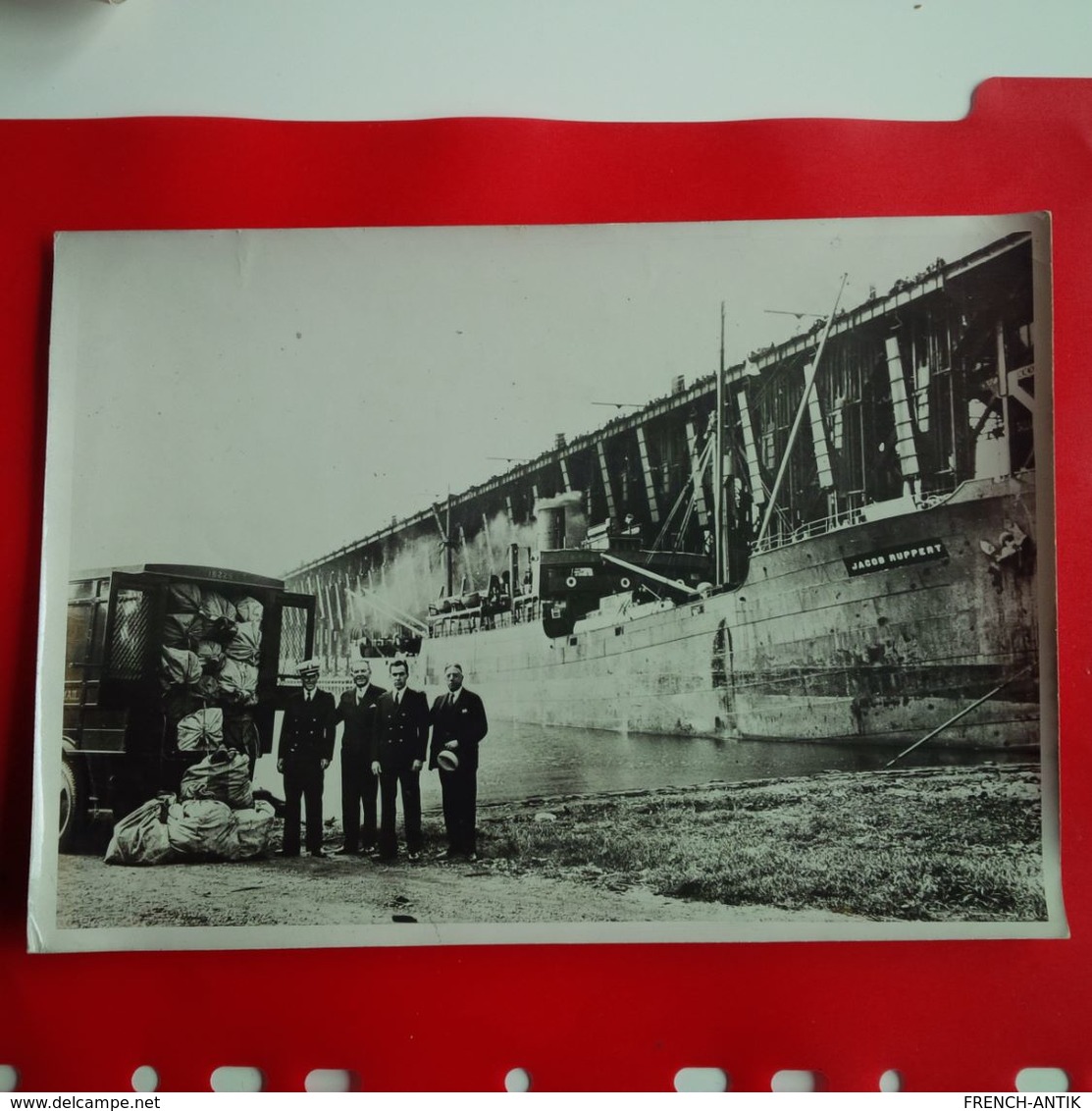 PHOTO NORFOLK EMBARQUEMENT DES LETTRES QUI DOIVENT SUIVRE LA CROISIERE BYRD AU POLE SUD PHOTO NEW YORK TIMES - Boats